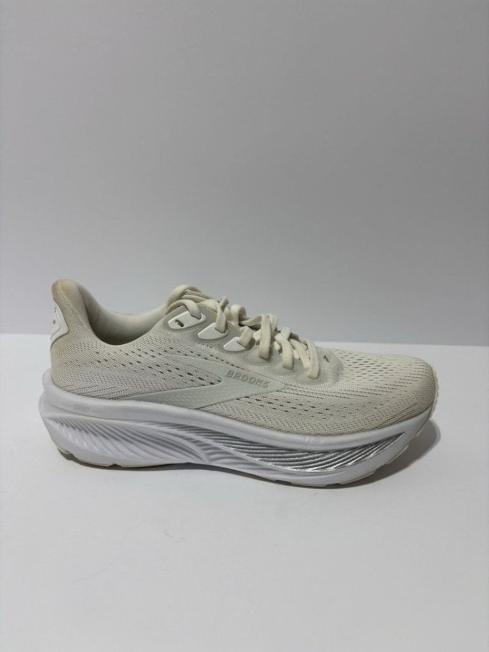 Brooks Women’s Ghost 17, White Running Shoes, Size 6.5 M
